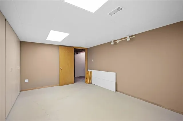 Additional image 32 of 38 OSLER Dr