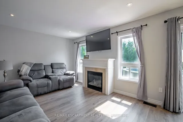 Additional image 7 of 93 BRADLEY Ave