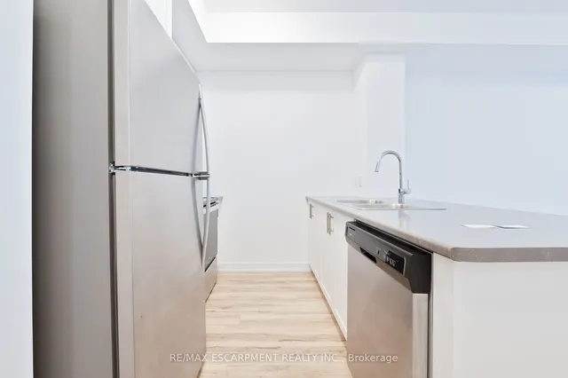 Additional image 10 of 460 DUNDAS St Unit 301