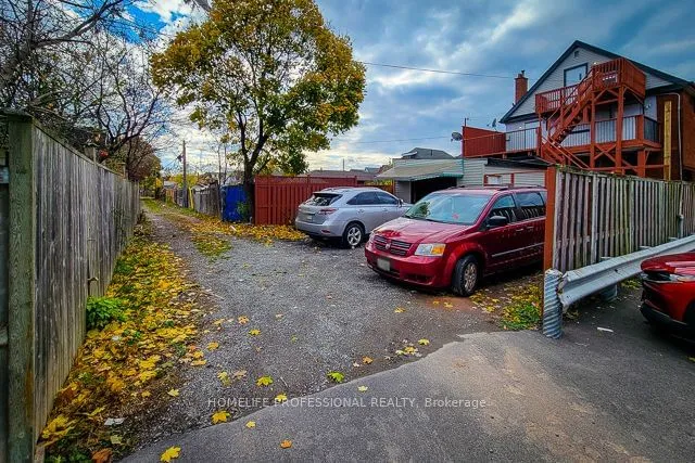 Additional image 15 of 300 Balmoral Ave