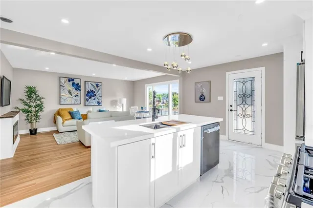 Additional image 14 of 165 BELLINGHAM Dr