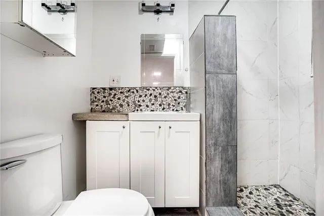 Additional image 42 of 170 LAKE Ave