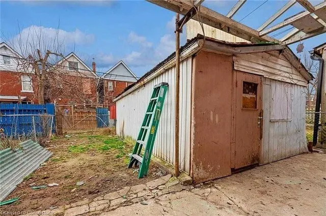 Additional image 27 of 42 Arthur Ave