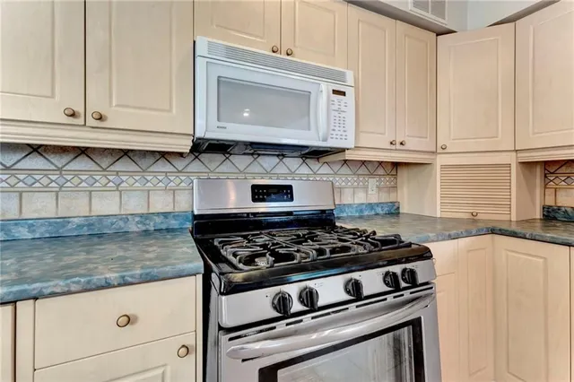 Additional image 43 of 210 BLUEBELL Cres