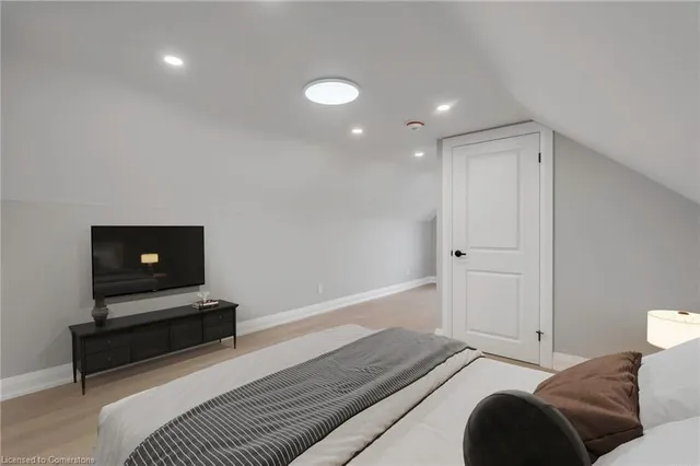 Additional image 23 of 10 Bayside Ave