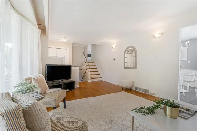 Additional image 10 of 8 CAMELOT Dr