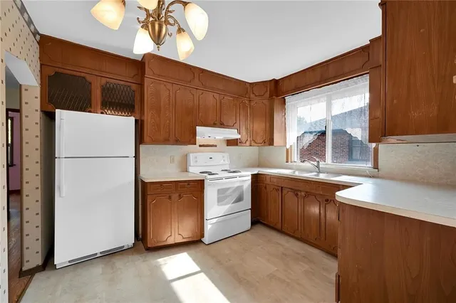 Additional image 8 of 63 FERNWOOD Cres