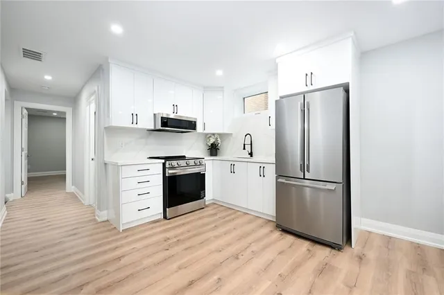 Additional image 29 of 12 SOLOMON Cres