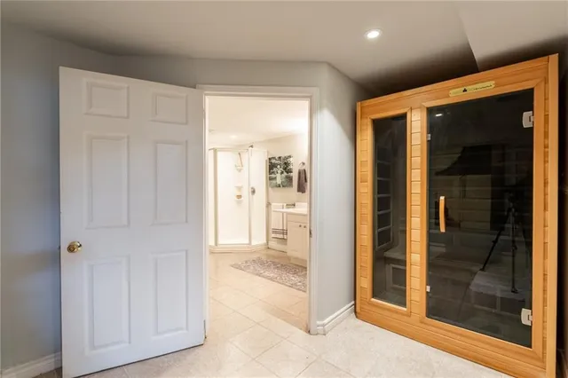 Additional image 30 of 19 VANSTRAALEN St