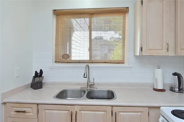 Additional image 15 of 880 LIMERIDGE Rd Unit 63