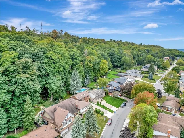 Additional image 42 of 65 MAPLE Dr