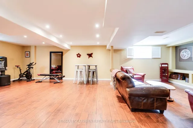 Additional image 30 of 72 Sidney Cres