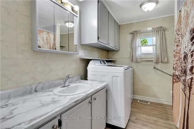 Additional image 31 of 126 Maple Cres