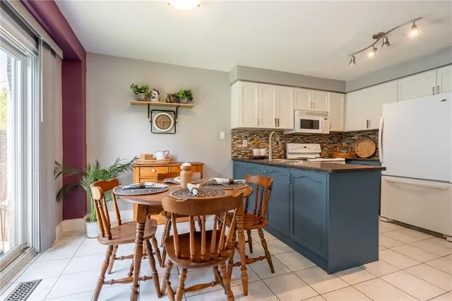 Additional image 9 of 117 LAURENDALE Ave