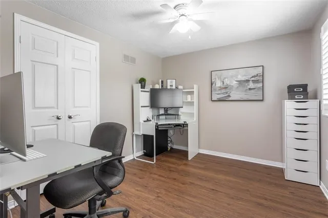 Additional image 24 of 48 KARSH Cres