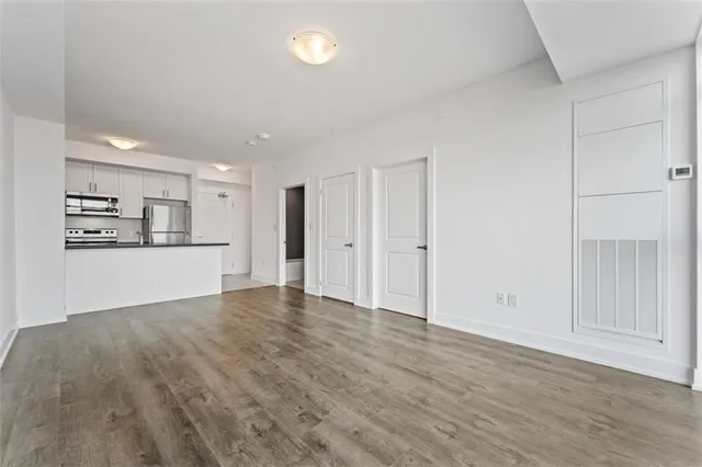 Additional image 11 of 460 Dundas St Unit 803