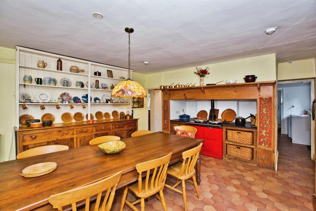 Additional image 8 of Kennel Batch, Wells