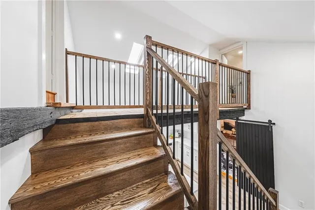 Additional image 20 of 116 LYNDEN Rd