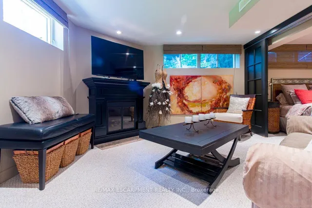 Additional image 28 of 858 Montgomery Dr