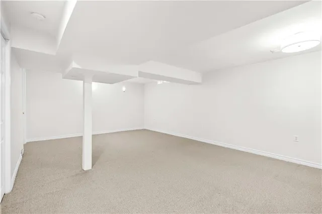 Additional image 38 of 80 STRATHROY Cres