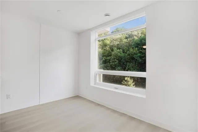 Additional image 19 of 467 CHARLTON Ave Unit 202