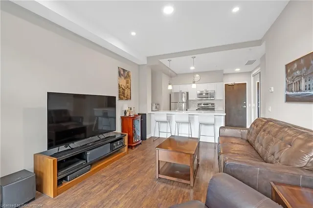 Additional image 16 of 112 King St Unit 1006