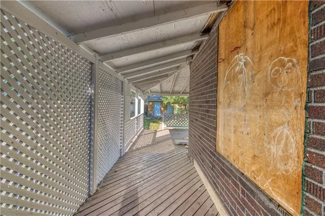 Additional image 28 of 103 EMERALD St