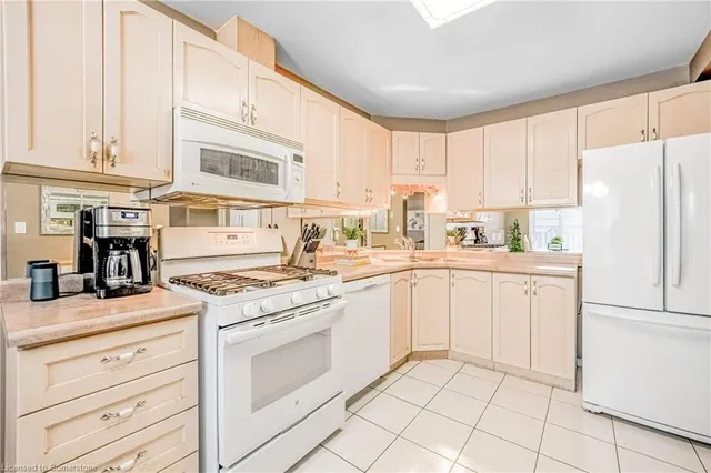 Additional image 12 of 1166 Upper Wentworth St