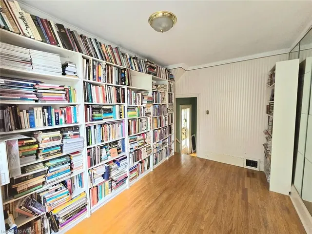 Additional image 13 of 340 Dundas St