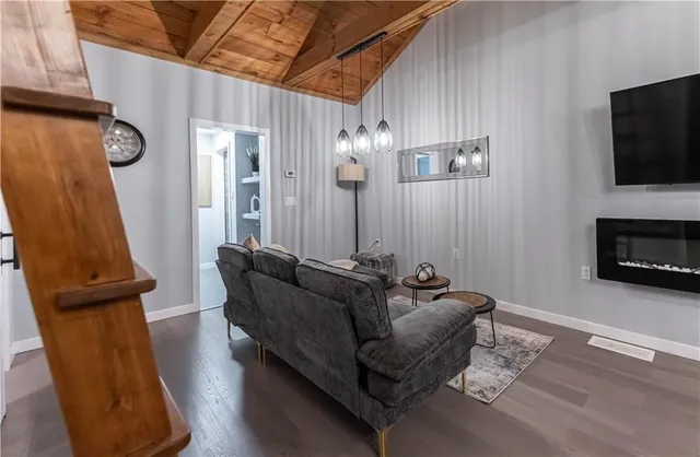 Additional image 9 of 329 MAIN St