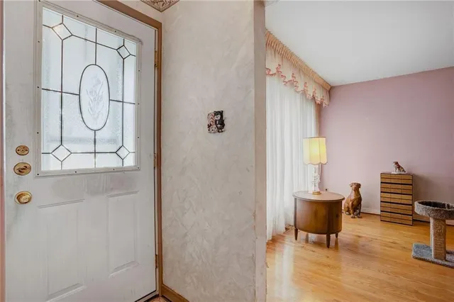 Additional image 5 of 38 DUBARRY Blvd