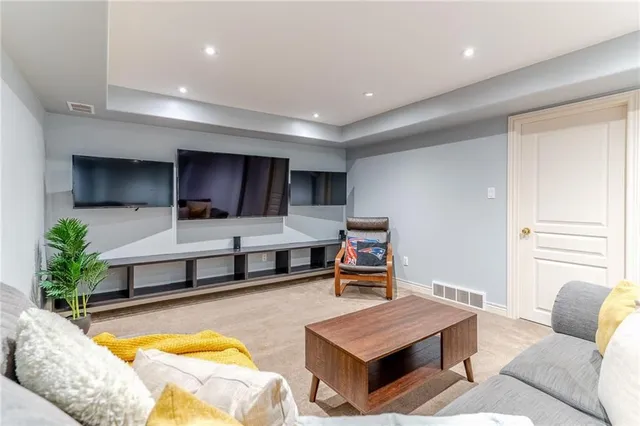 Additional image 23 of 31 TOPAZ St