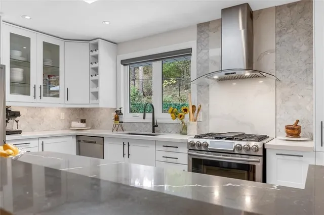 Additional image 16 of 46 TERRACE Dr