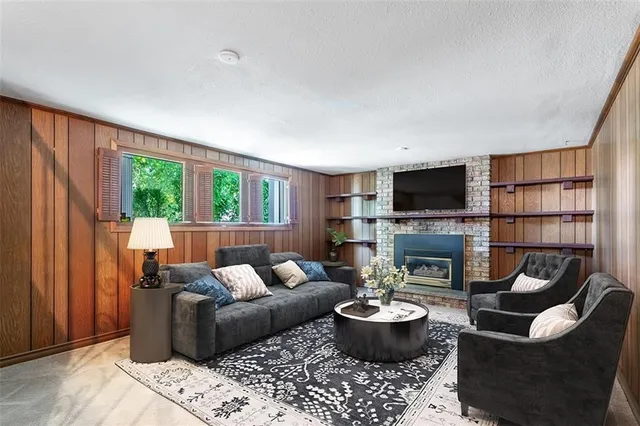 Additional image 22 of 38 ROBINHOOD Dr