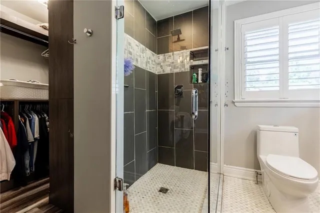 Additional image 23 of 317 GLENHOLME Ave