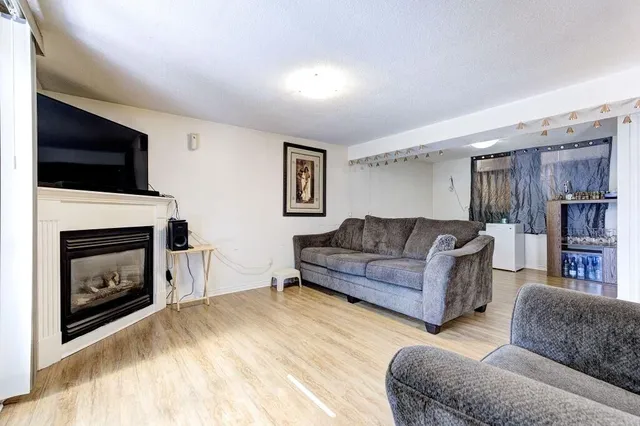 Additional image 30 of 591 TEMPLEMEAD Dr