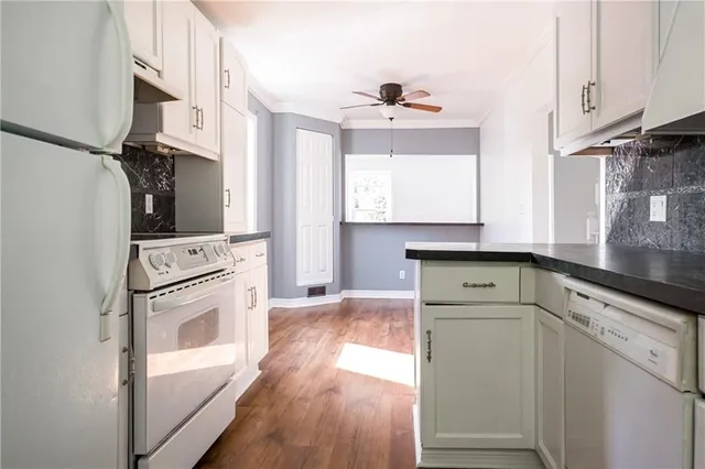 Additional image 33 of 235 YOUNG St