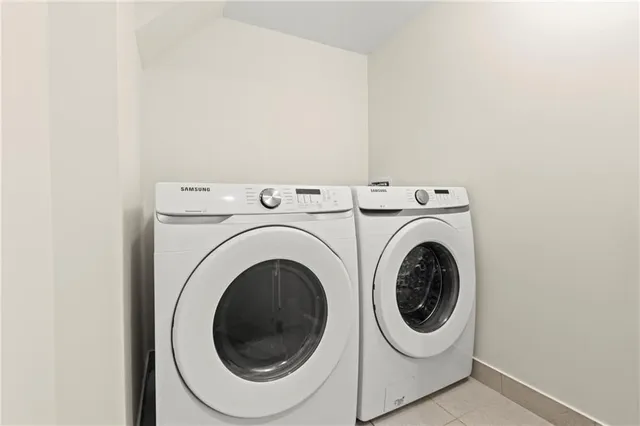 Additional image 31 of 590 NORTH SERVICE Rd Unit 29