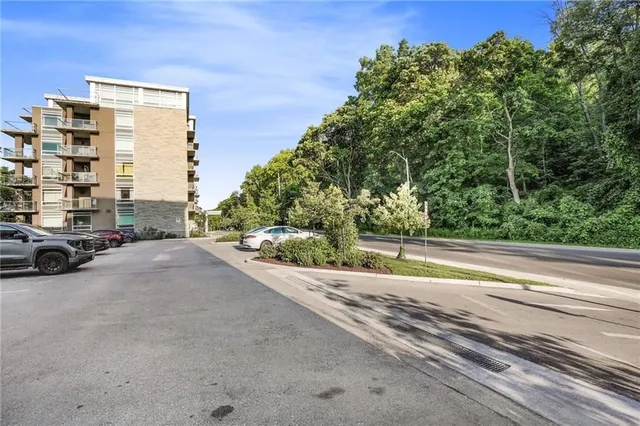 Additional image 36 of 467 CHARLTON Ave Unit 202