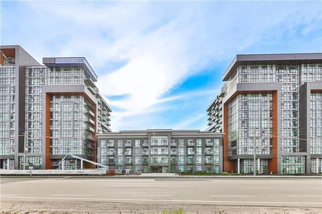 460 DUNDAS St Unit 705