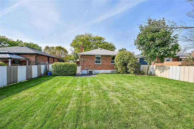 Additional image 29 of 63 FERNWOOD Cres