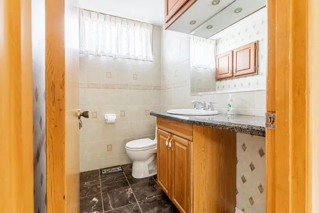 Additional image 16 of 10 VERA Crt