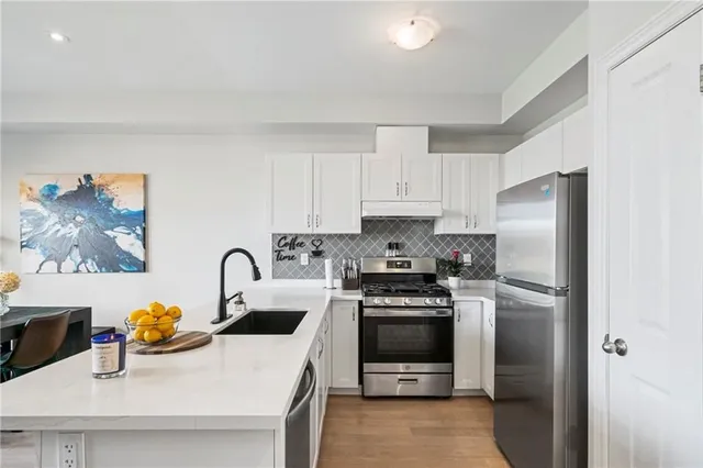 Additional image 7 of 57 PINOT Cres