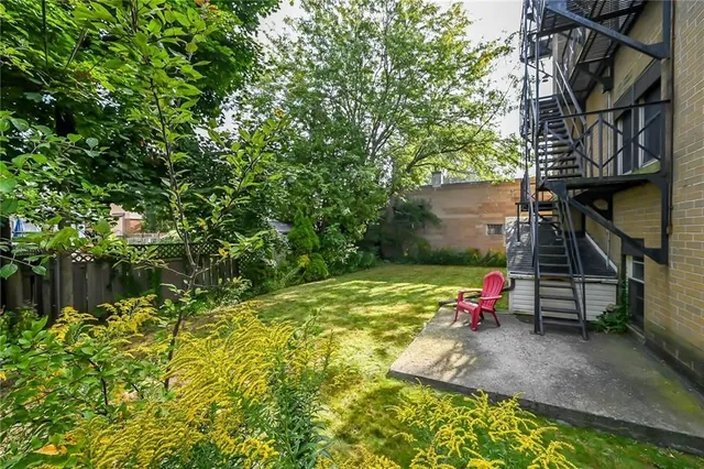 Additional image 26 of 802 KING St Unit 5