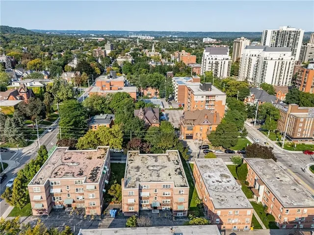 Additional image 40 of 227 MACNAB St Unit 14