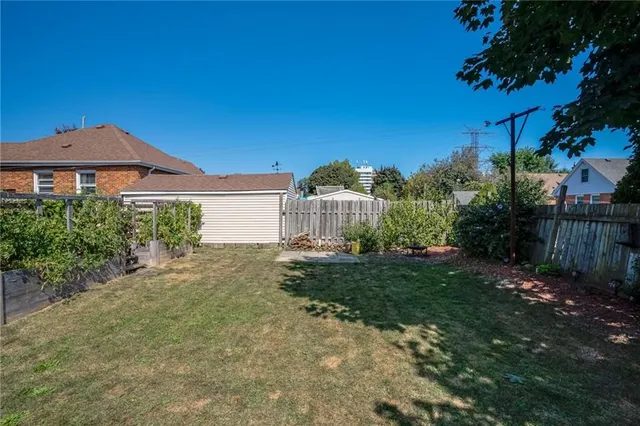 Additional image 33 of 51 IPSWICH Rd