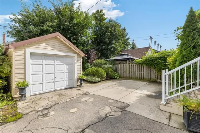 Additional image 42 of 150 LEINSTER Ave