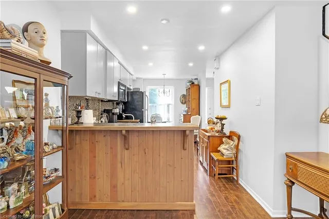 Additional image 27 of 23 Macaulay St Unit 3