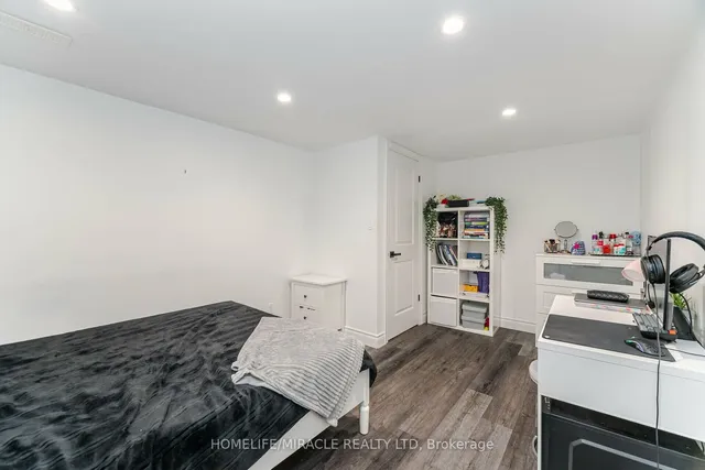 Additional image 31 of 79 CASTLEFIELD Dr