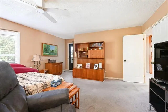 Additional image 20 of 38 LAKEGATE Dr